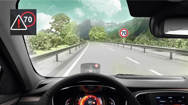 Aviso de excesso de velocidade com reconhecimento dos sinais de trânsito.